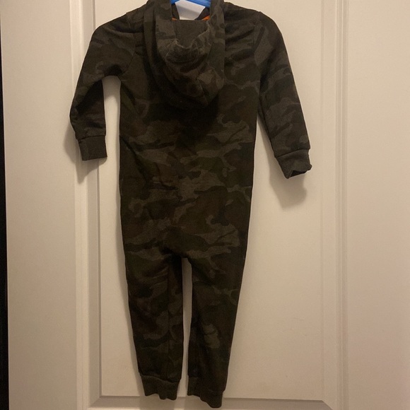 Camo onesie - Picture 3 of 3